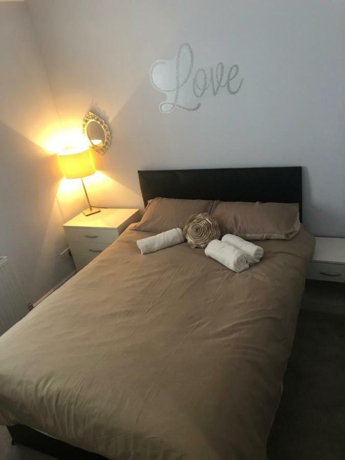 ホテルCheapsleepz 49 Moscow Drive リヴァプール エクステリア 写真