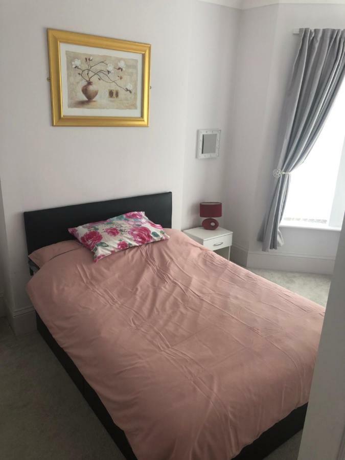 ホテルCheapsleepz 49 Moscow Drive リヴァプール エクステリア 写真