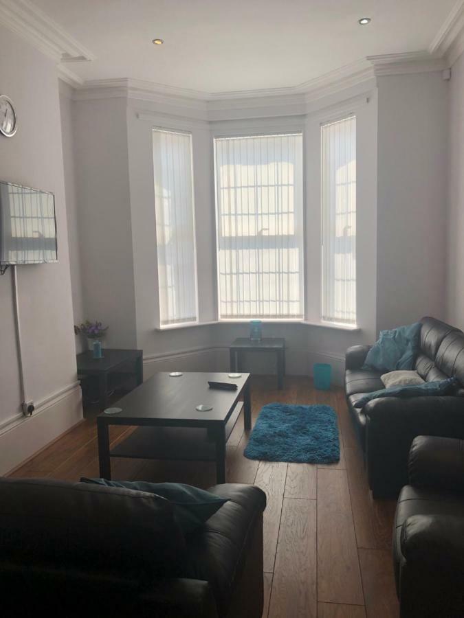 ホテルCheapsleepz 49 Moscow Drive リヴァプール エクステリア 写真