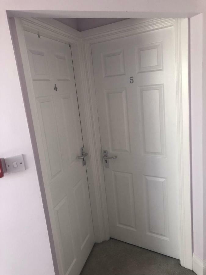 ホテルCheapsleepz 49 Moscow Drive リヴァプール エクステリア 写真