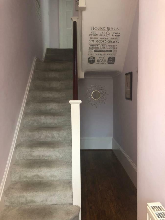 ホテルCheapsleepz 49 Moscow Drive リヴァプール エクステリア 写真