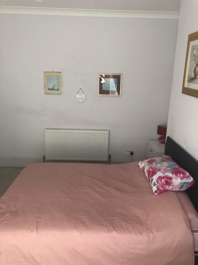 ホテルCheapsleepz 49 Moscow Drive リヴァプール エクステリア 写真