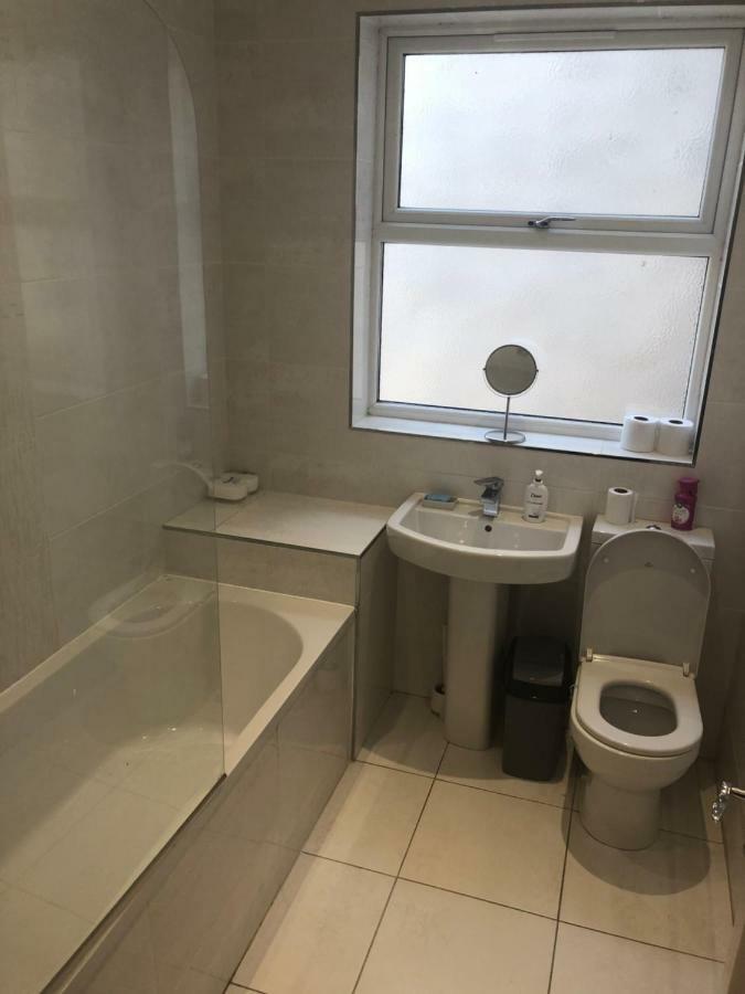 ホテルCheapsleepz 49 Moscow Drive リヴァプール エクステリア 写真