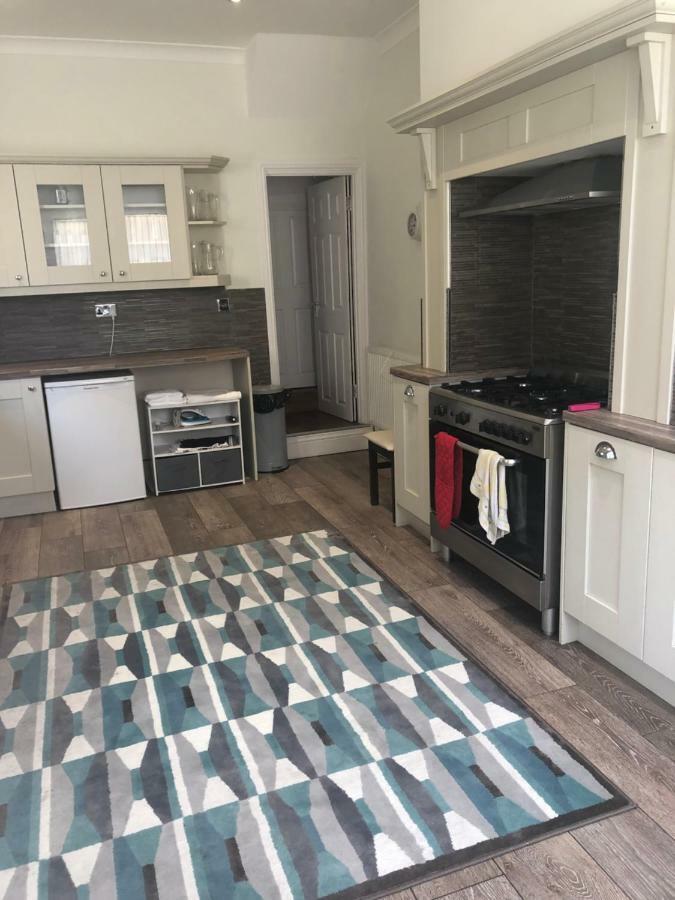 ホテルCheapsleepz 49 Moscow Drive リヴァプール エクステリア 写真