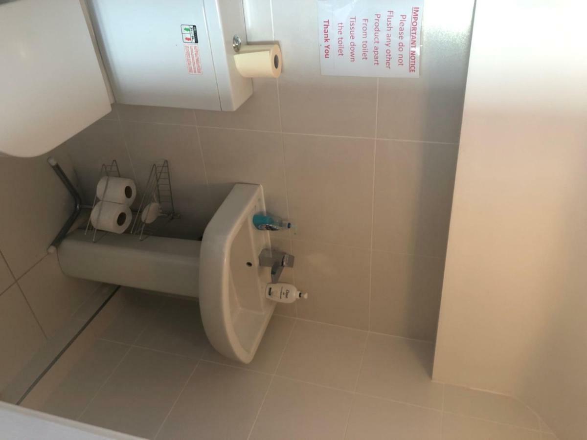 ホテルCheapsleepz 49 Moscow Drive リヴァプール エクステリア 写真