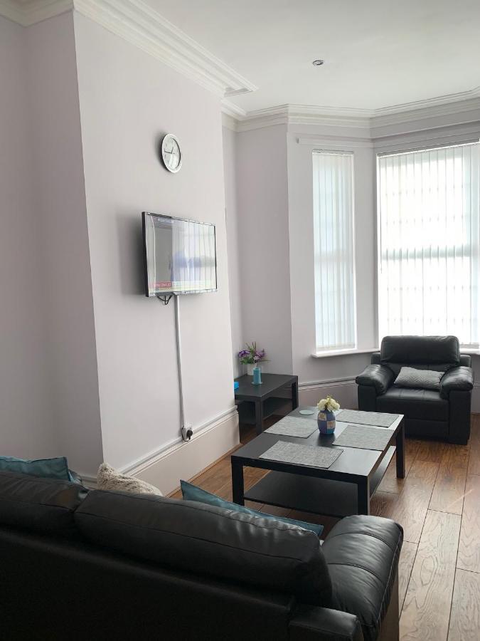 ホテルCheapsleepz 49 Moscow Drive リヴァプール エクステリア 写真