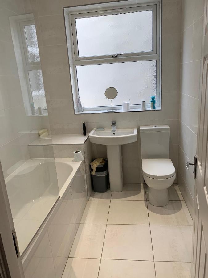 ホテルCheapsleepz 49 Moscow Drive リヴァプール エクステリア 写真