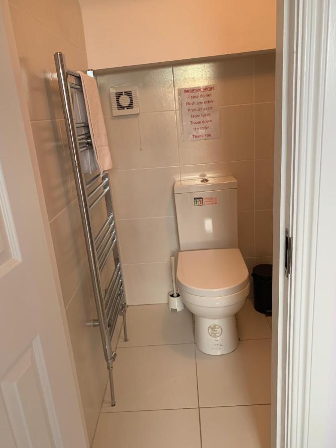 ホテルCheapsleepz 49 Moscow Drive リヴァプール エクステリア 写真